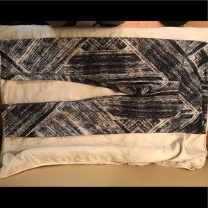 Black and white lululemon